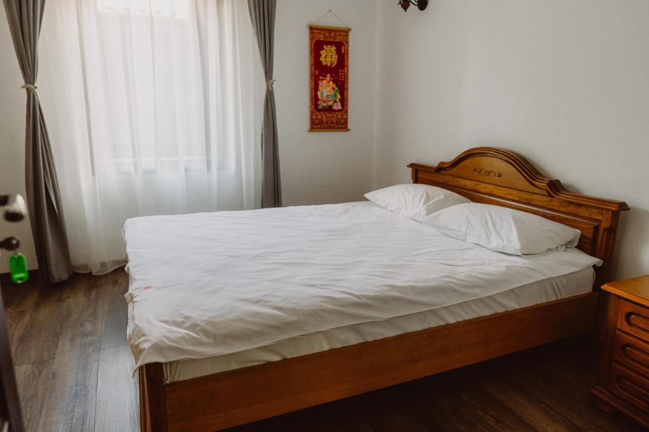 Vila Alsace Podu' Cu Lanturi Bacău Buitenkant foto