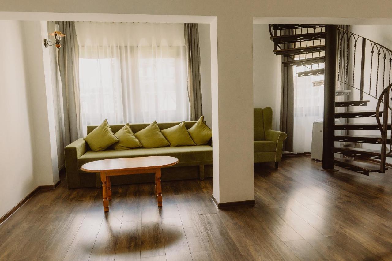 Vila Alsace Podu' Cu Lanturi Bacău Buitenkant foto