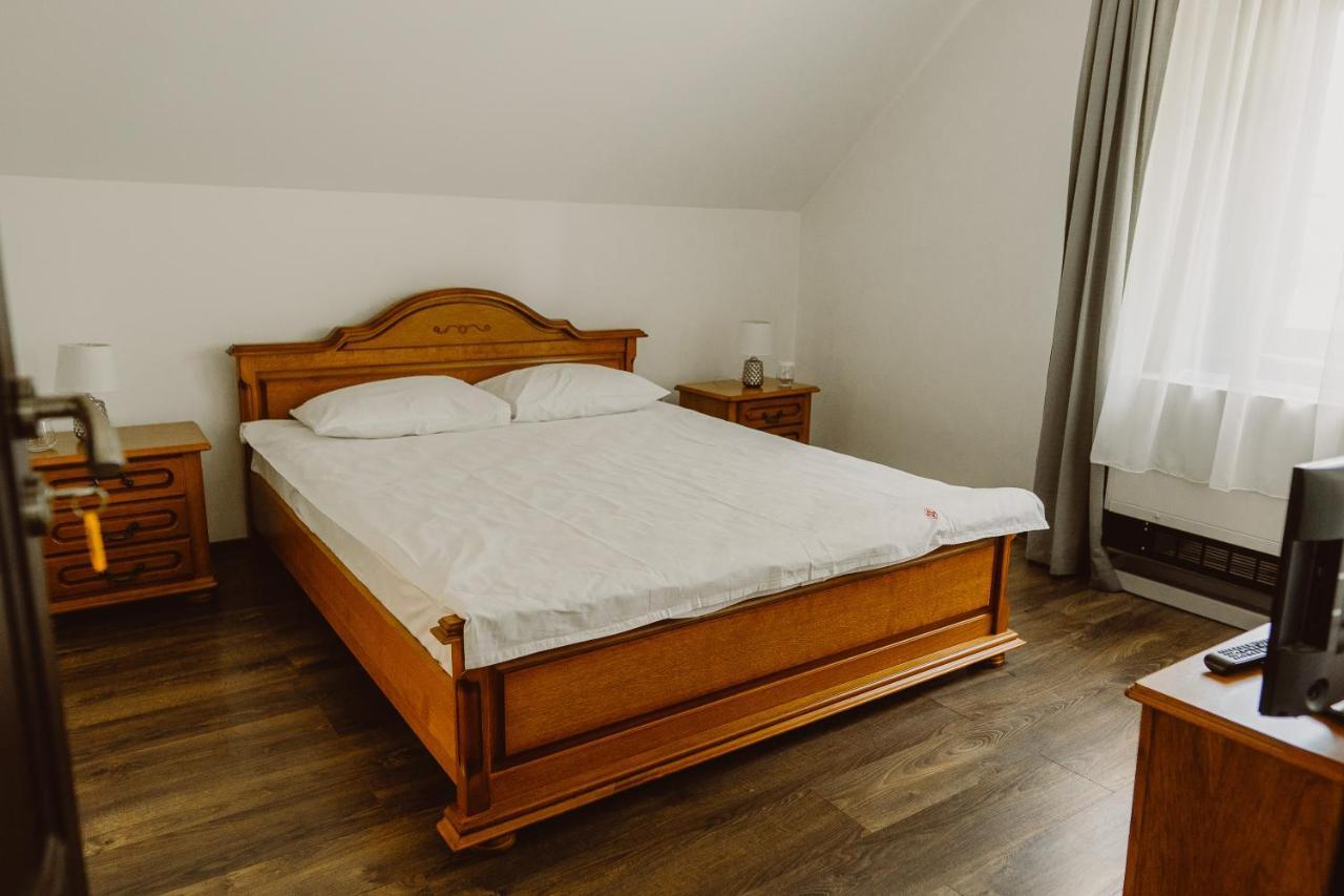 Vila Alsace Podu' Cu Lanturi Bacău Buitenkant foto
